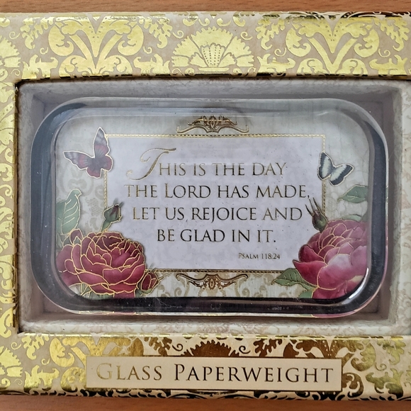 Glass Paperweight - Pooch&Sweetheart - Picture 3 of 6